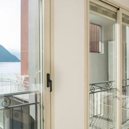 Wonderful On Lakeside Apartment