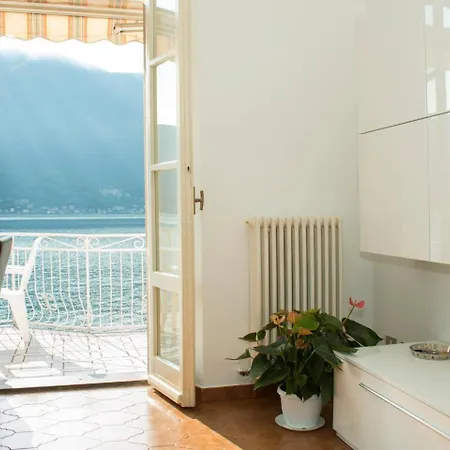 Wonderful On Lakeside Apartment